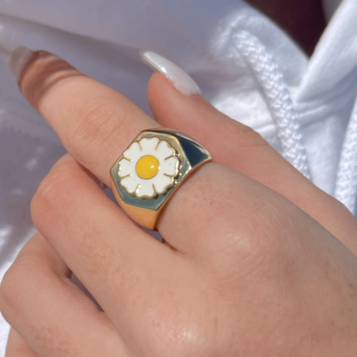 GOLD AND WHITE DAISY FLOWER RING - BRYKNOLO LLC Jewelry